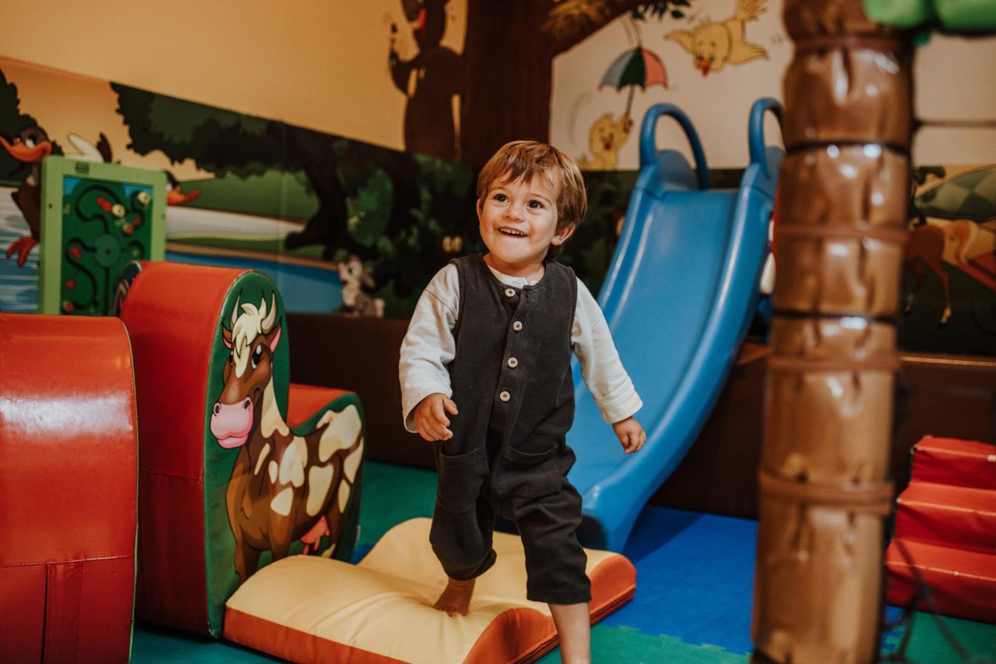 Familienhotel Huber Valles Bagian luar foto