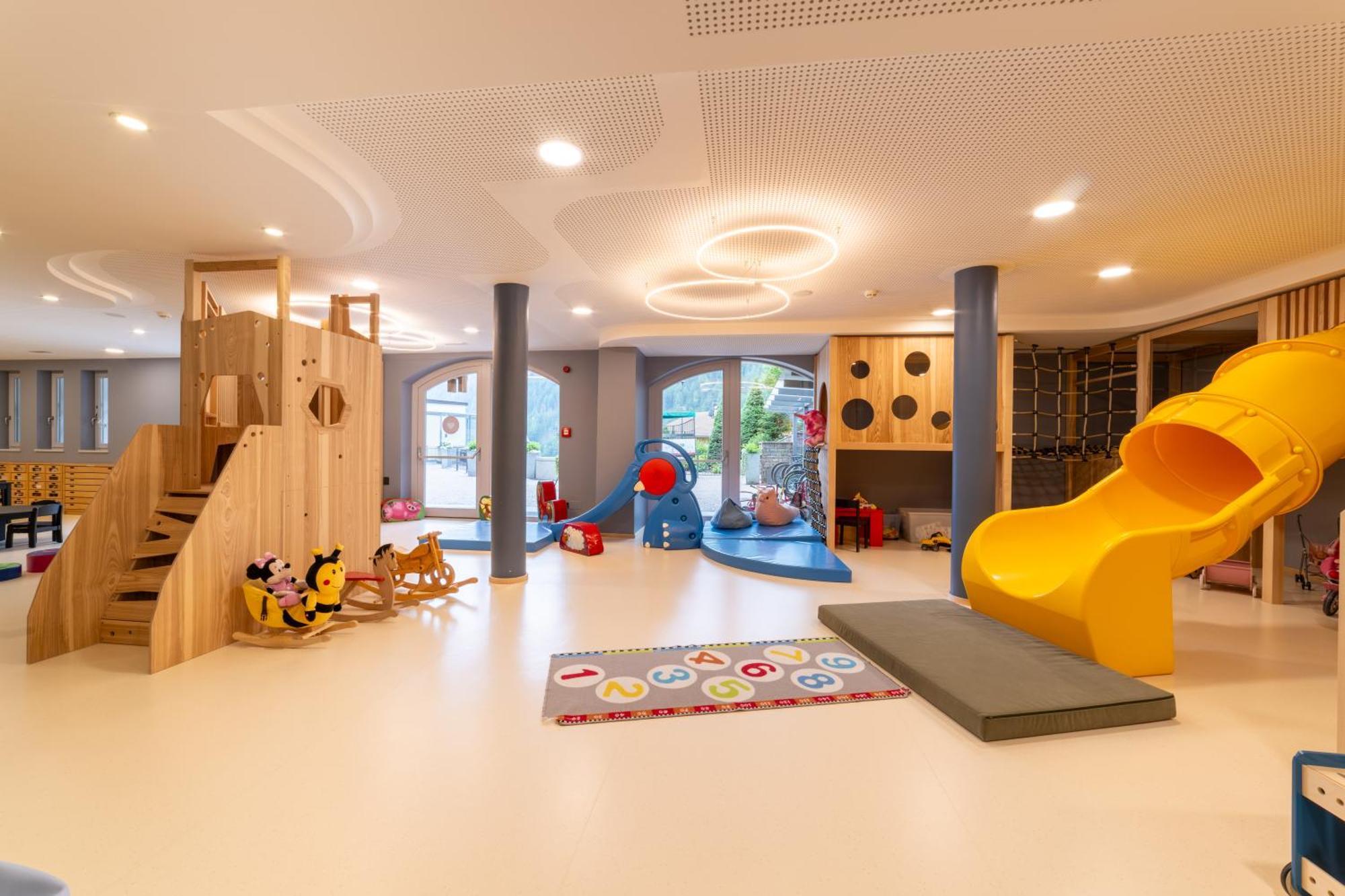 Familienhotel Huber Valles Bagian luar foto