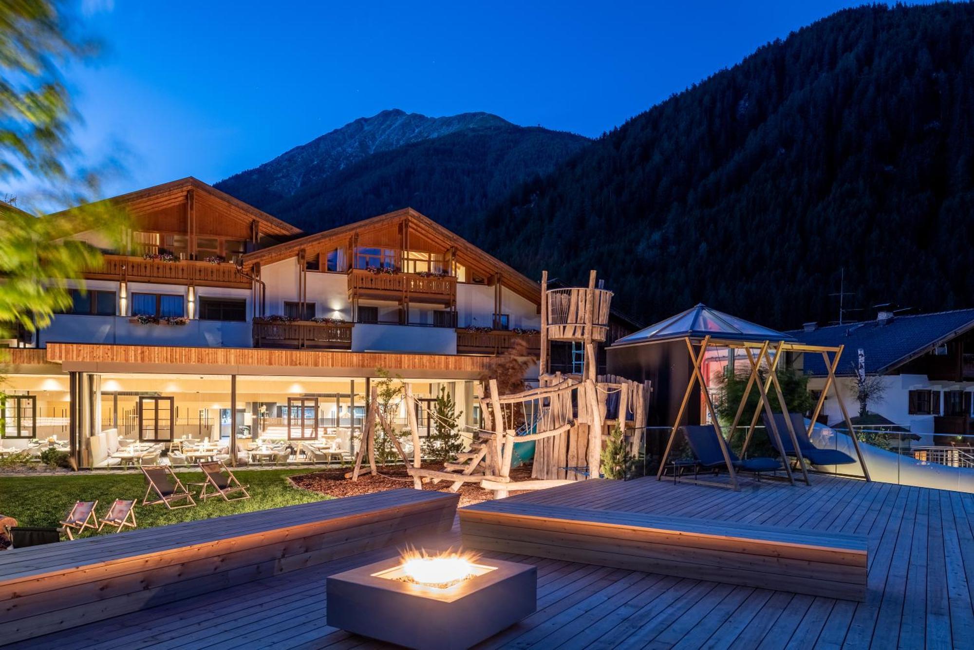 Familienhotel Huber Valles Bagian luar foto